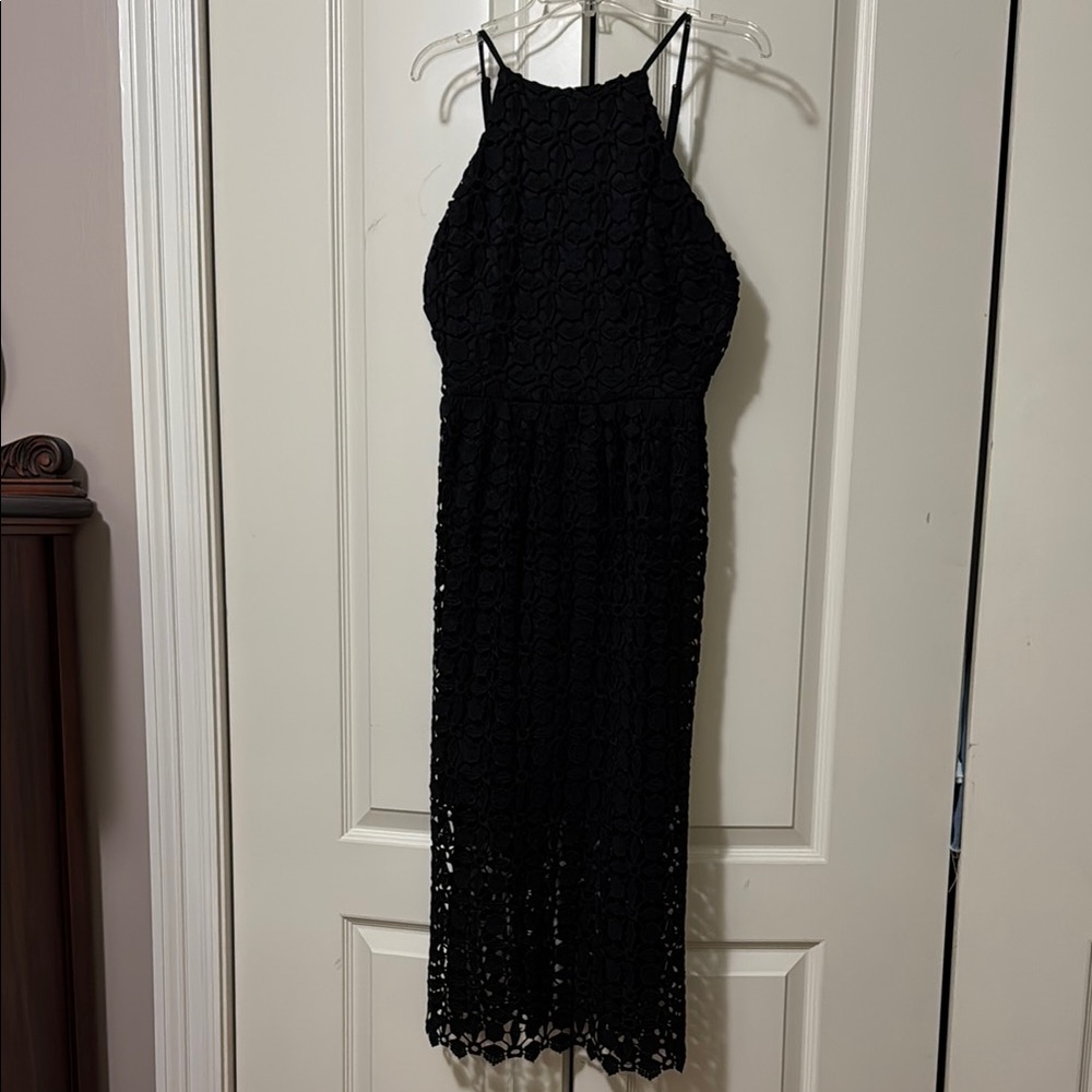 Romeo & Juliet Couture Black Midi Dress with Sophisticated Charm